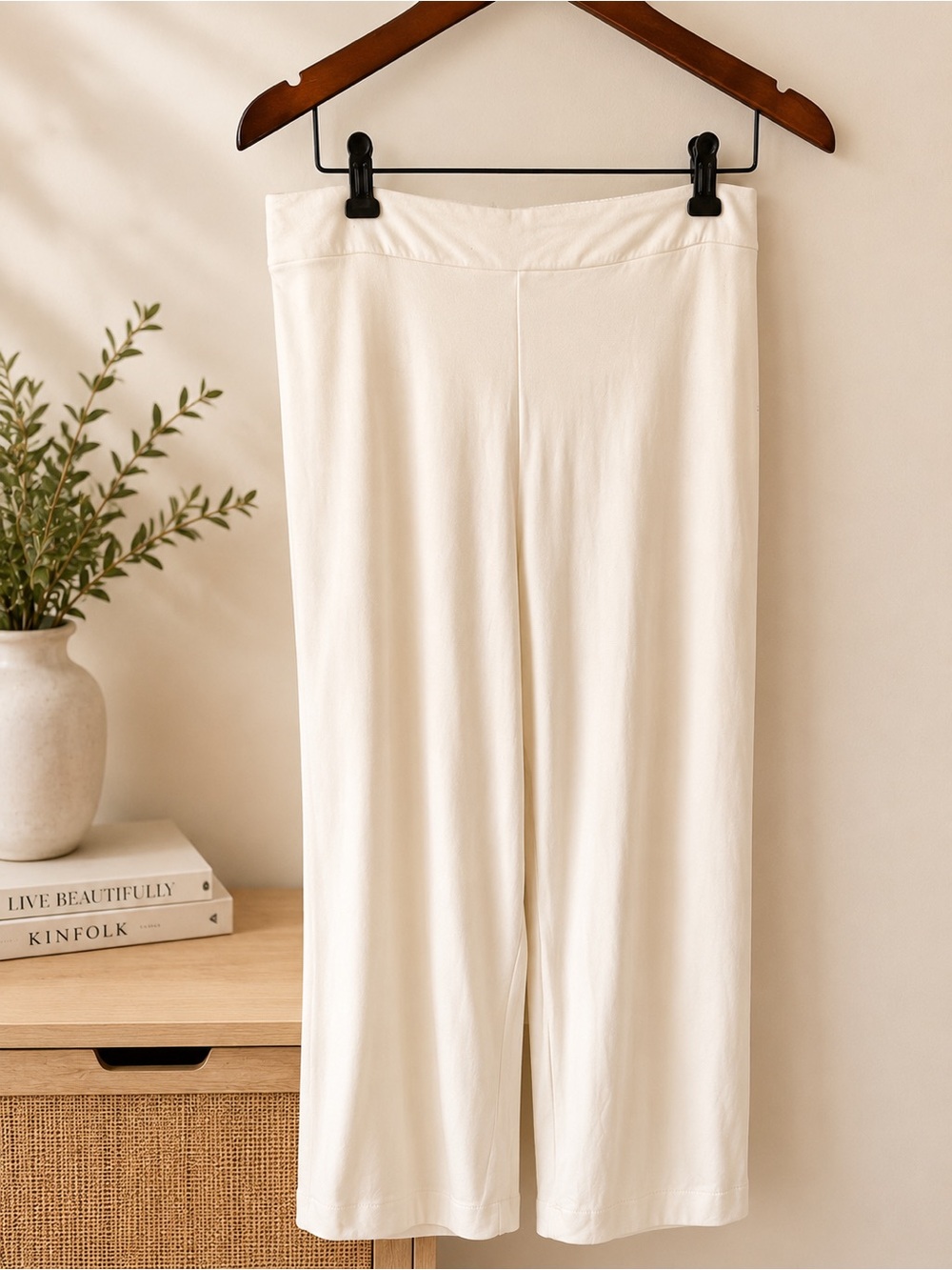 NWT Spanner Ozai N Ku White Crop Pants Size L Soft Jersey  Cruise Resort